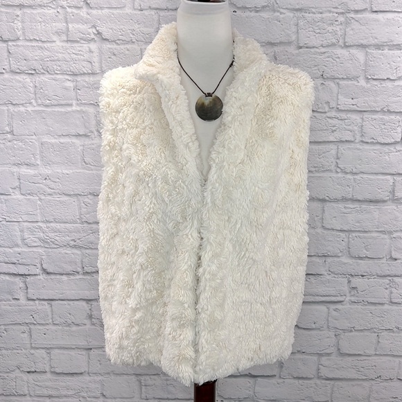 Betsy Johnson Sleeveless Fuzzy Jacket - Picture 4 of 6